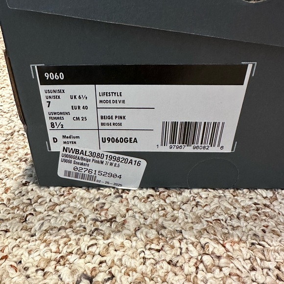 New Balance 9060 - Picture 2 of 3